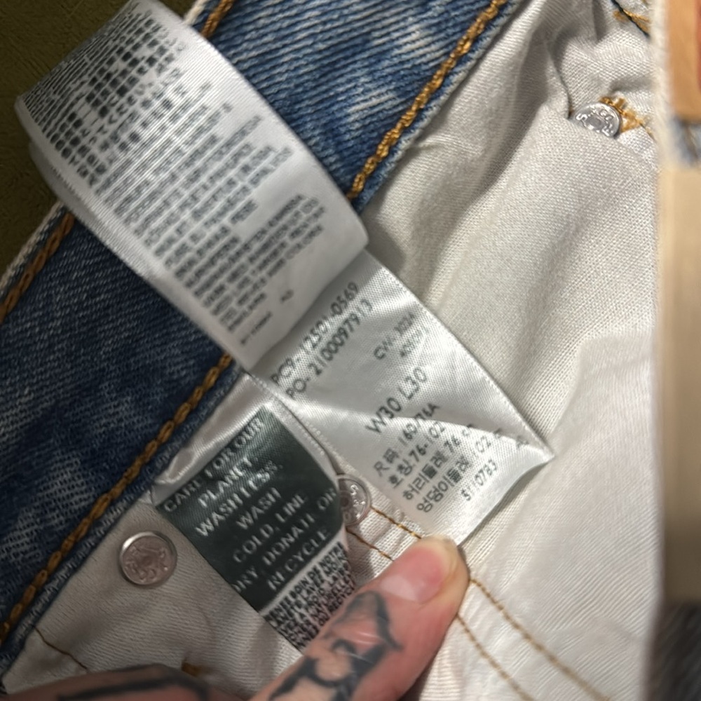 Levi’s 501 Original High Rise Straight Leg 30x30 in Plan To Stay NWT 1 - Picture 9 of 9